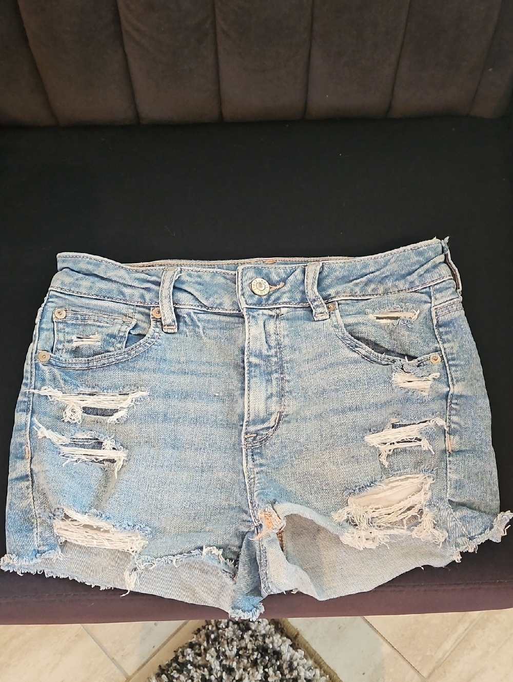 American Eagle Outfitters Light Wash Distressed Denim Shorts Size 4